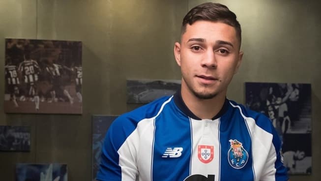 Corinthians est&aacute; perto de contratar o lateral-direito Jo&atilde;o Pedro