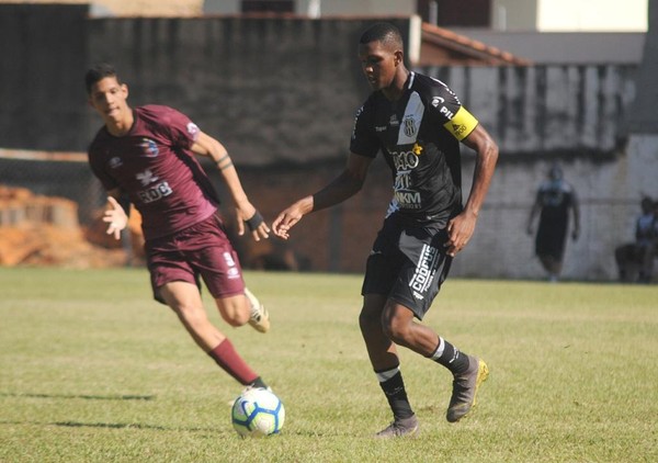 Douglas é o nome do craque! Conhece a revelação da Ponte Preta que ganha chance entre os profissionais?