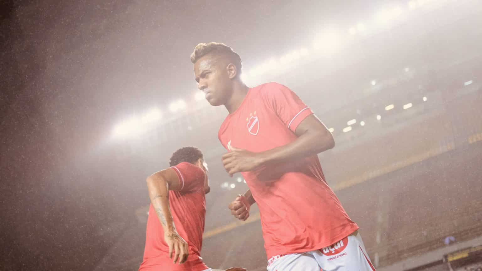 Lei do ex? Kelvin, do Vila Nova, j&aacute; jogou pelo Vasco; confira n&uacute;meros