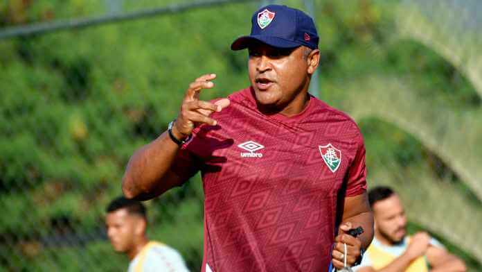 Roger minimiza cr&iacute;ticas e exalta classifica&ccedil;&atilde;o do Flu