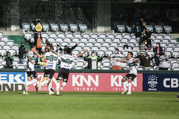 Quatro vitórias garantem o acesso do Coritiba à Série A