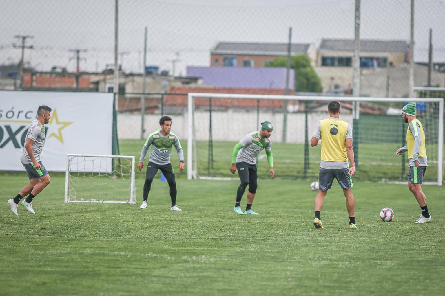 Com Biro suspenso, Mor&iacute;nigo&nbsp;estuda escalar Rom&aacute;rio como titular