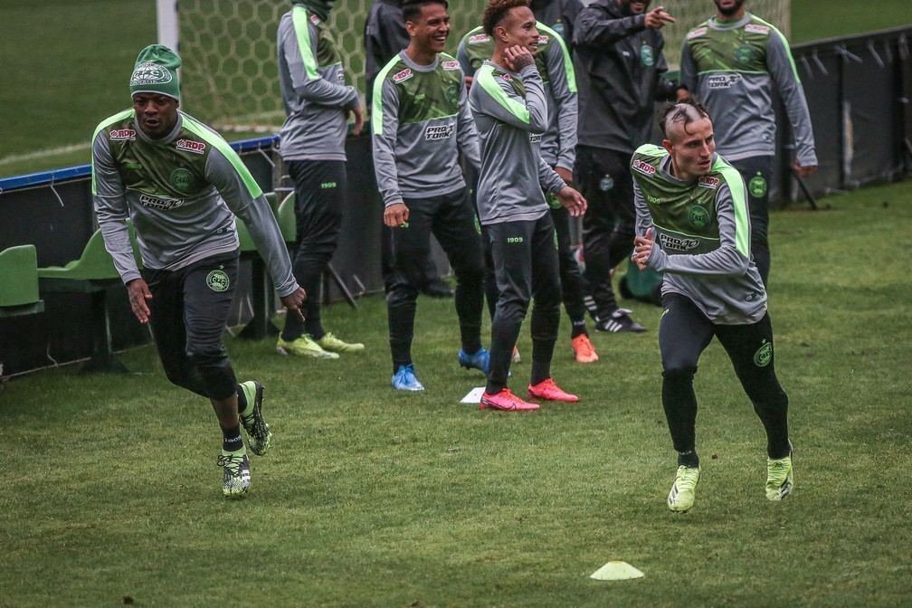 Mor&iacute;nigo&nbsp;relaciona 23 jogadores do Coritiba para duelo contra Vila Nova