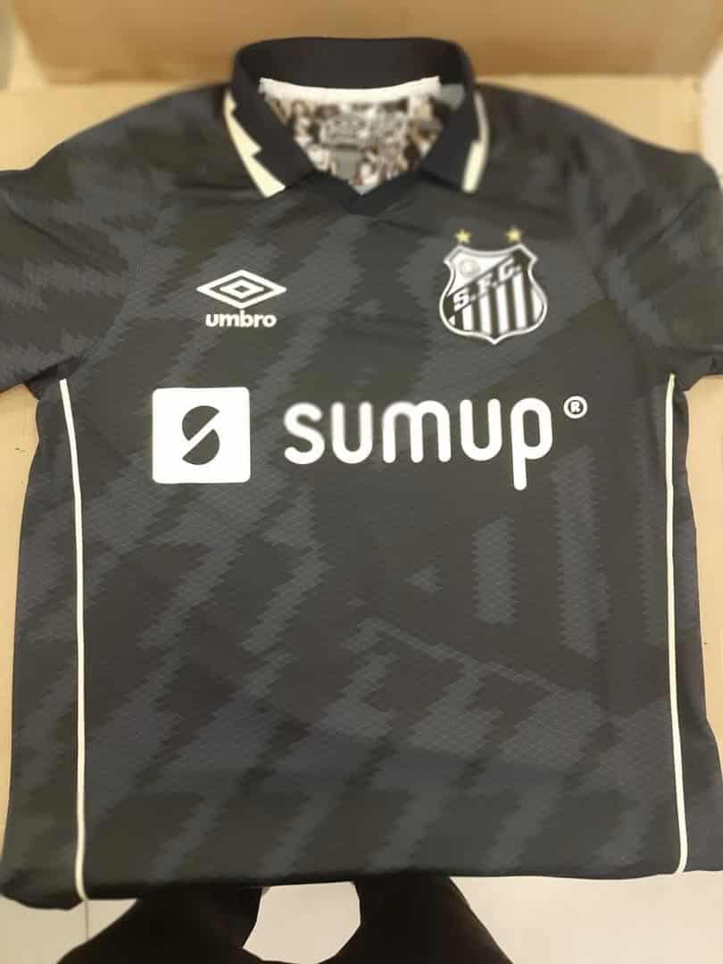 Vaza imagem da suposta 3&ordf; camisa do Santos