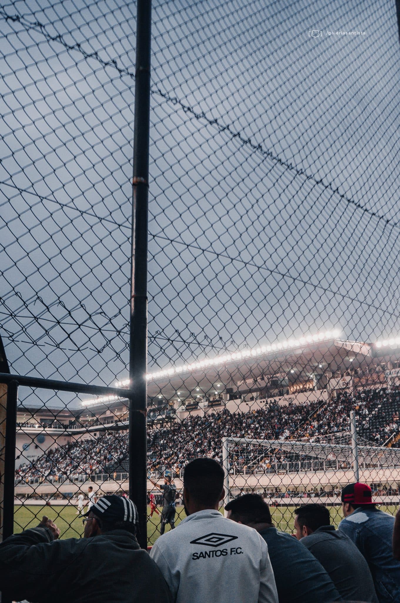 Santos e Fluminense tem nova data com 50% do público