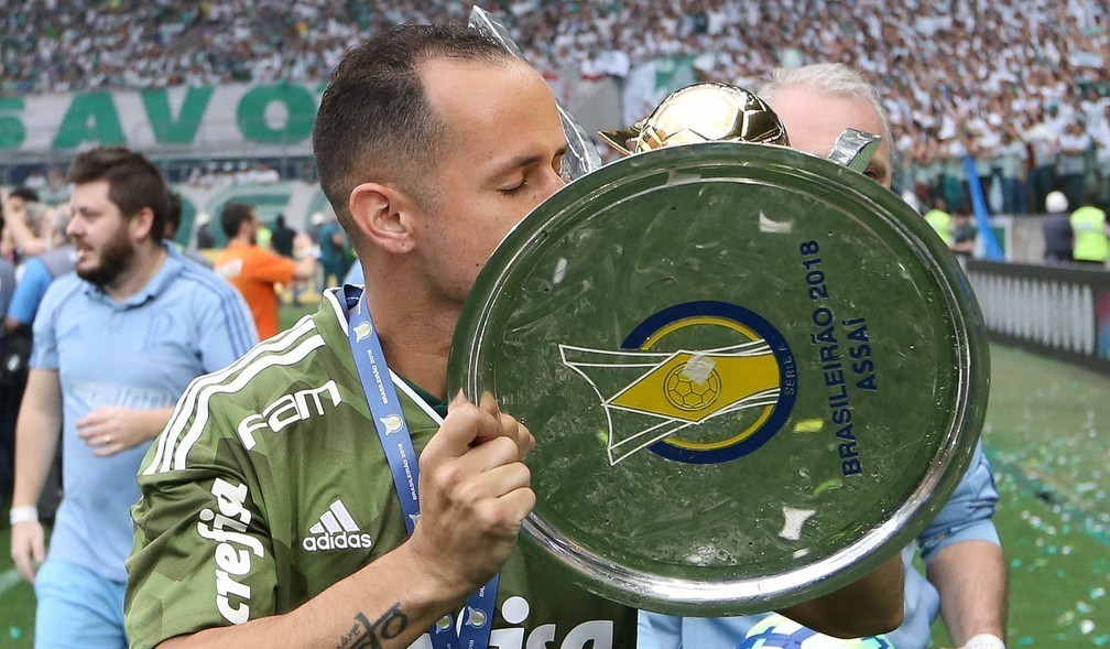 Ex-Palmeiras, meia anuncia aposentadoria