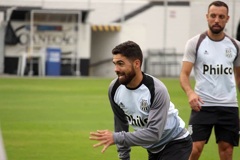 Rayan encerra sil&ecirc;ncio na Ponte: &ldquo;A gente est&aacute; sempre tentando melhorar para poder conquistar a titularidade e, sempre que tem essas disputas, quem ganha &eacute; o time&rdquo;