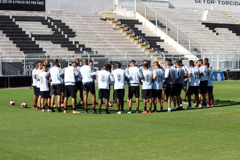 Lema do elenco da Ponte Preta para rea&ccedil;&atilde;o na s&eacute;rie B: &ldquo;Vamos por mais&rdquo;