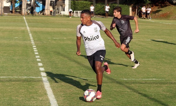 Niltinho sente problema f&iacute;sico durante a prepara&ccedil;&atilde;o para o duelo com o Sampaio Corr&ecirc;a e &eacute; d&uacute;vida