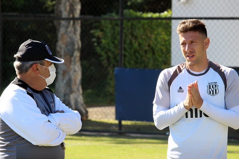 Chance de mostrar trabalho! Desfalques abrem espa&ccedil;o para retorno de F&aacute;bio Sanches na zaga da Ponte Preta
