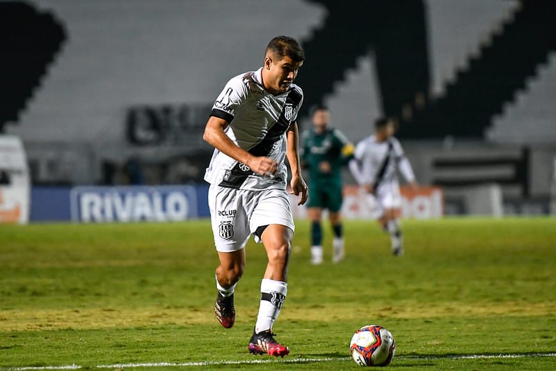 Felipe Albuquerque comemora: &ldquo;&Eacute; uma sensa&ccedil;&atilde;o inexplic&aacute;vel poder marcar meu primeiro gol como profissional, e consequentemente com a camisa da Ponte&rdquo;