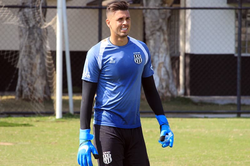 Ponte Preta treina visando o Cruzeiro e Rafael Santos enfatiza: “A gente treina muito, se esforça no treino para que venha a conquista e para quem trabalha, o resultado chega”