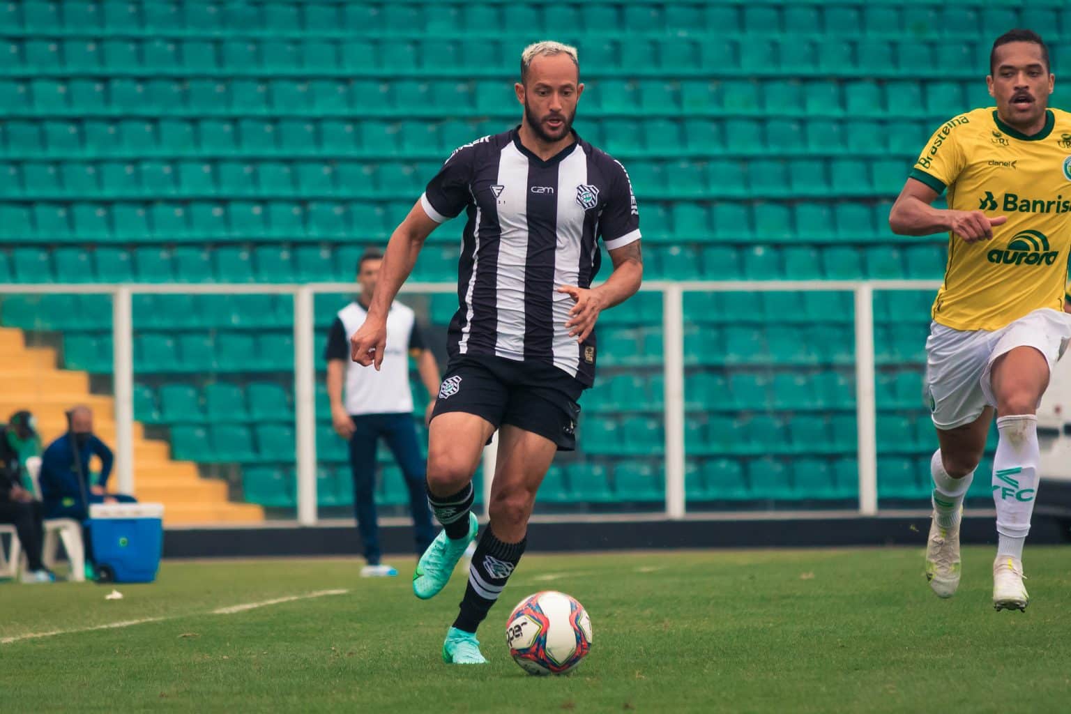 Atento ao mercado, Vila Nova deve apresentar dois reforços