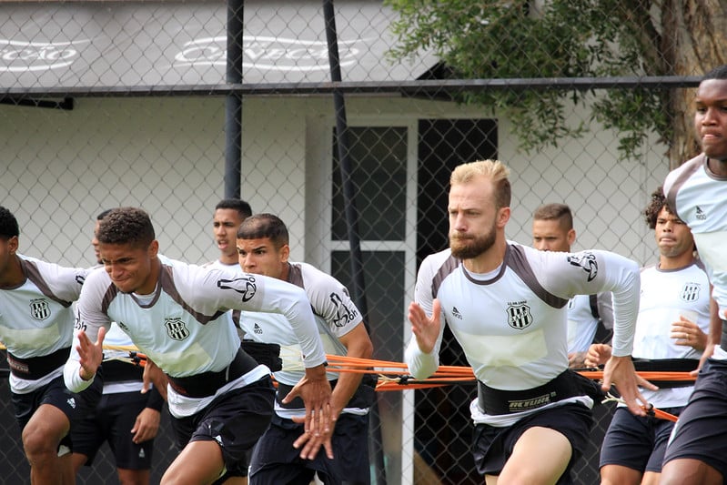 Ponte Preta treina para pegar o Cruzeiro; Kleina vai fazer ao menos duas mudan&ccedil;as entre os titulares