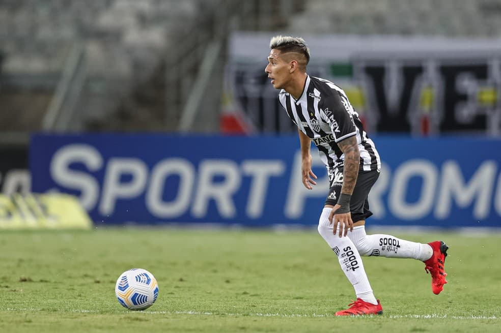 Zaracho caiu no gosto de Cuca: &ldquo;Coringa que todo treinador gosta de ter&rdquo;