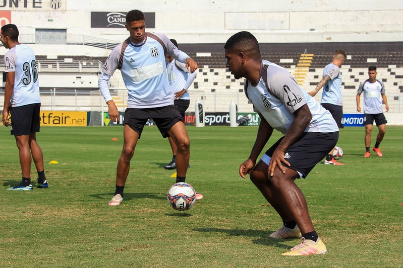 Kleina ter&aacute; ao menos uma mudan&ccedil;a no time titular para o jogo contra o Oper&aacute;rio