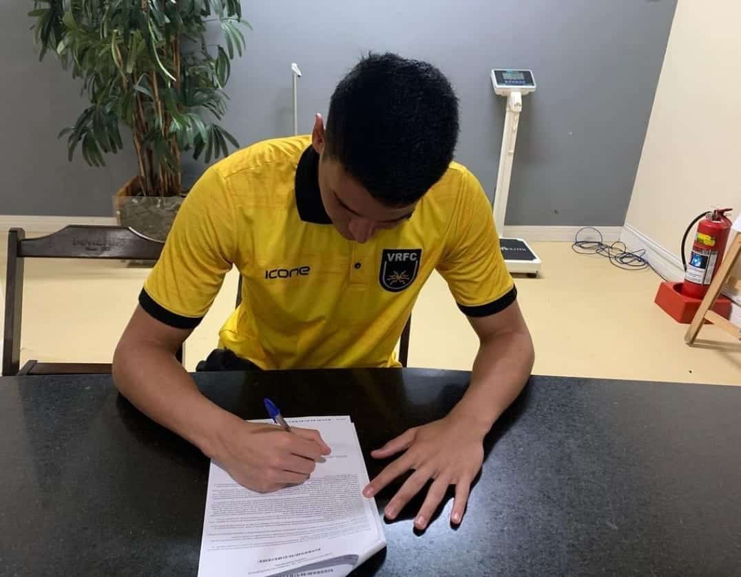 Goleiro da base assina com Volta&ccedil;o