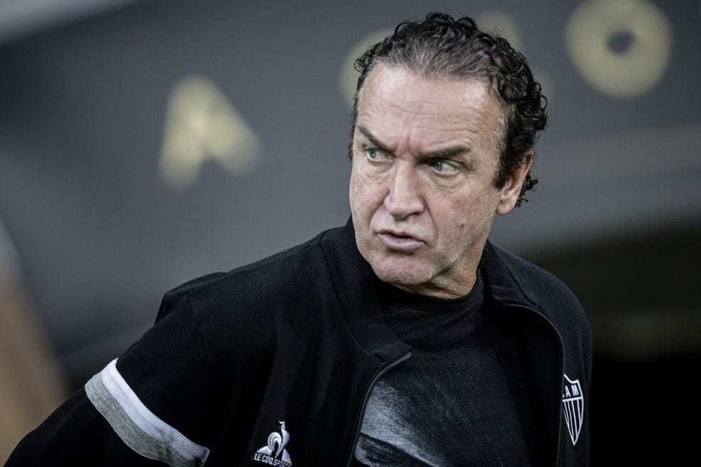 Cuca tem julgamento adiado e segue &agrave; beira do campo