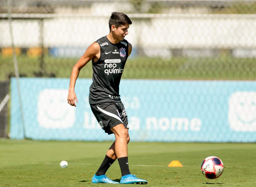 Colo-Colo tenta empr&eacute;stimo de Angelo Araos, do Corinthians