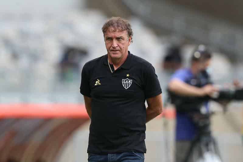 Pressão? Cuca diz que a obrigação da vitória é do Palmeiras
