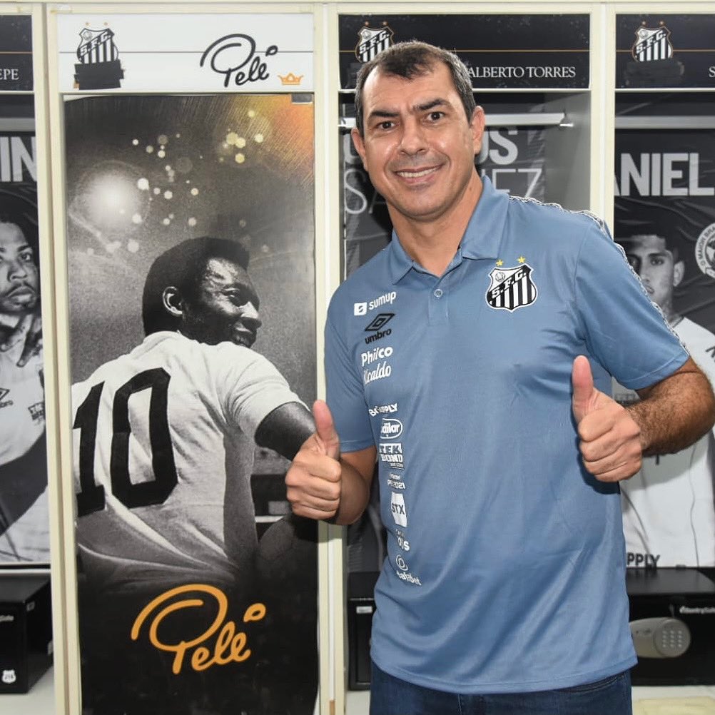 Santos tentar&aacute; usar &ldquo;carma&rdquo; de Carille em cl&aacute;ssicos