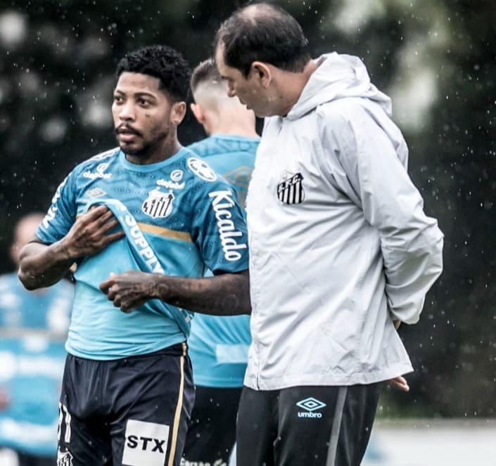 Rueda diz que Marinho est&aacute; feliz, mas revela objetivo do futebol &Aacute;rabe