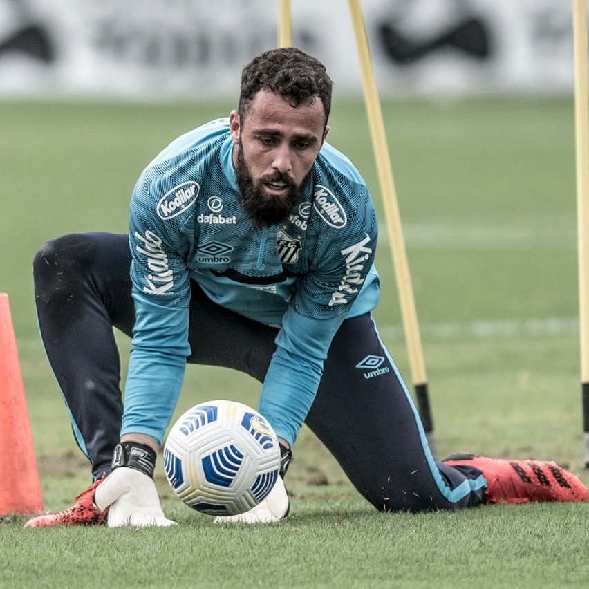 Jandrei revela vontade de seguir no Santos após o fim do contrato