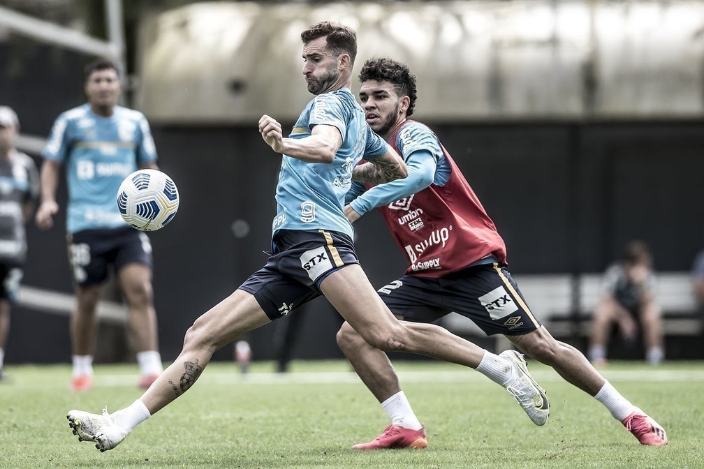 L&eacute;o Baptist&atilde;o revela sonho de atuar na sele&ccedil;&atilde;o, mas se diz focado no Santos