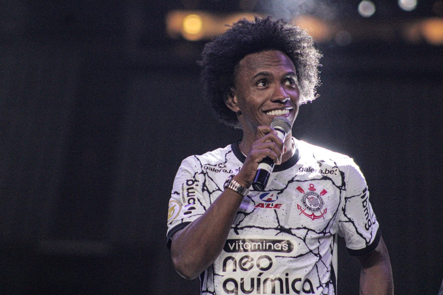 Willian est&aacute; regularizado na BID e pode estrear pelo Corinthians