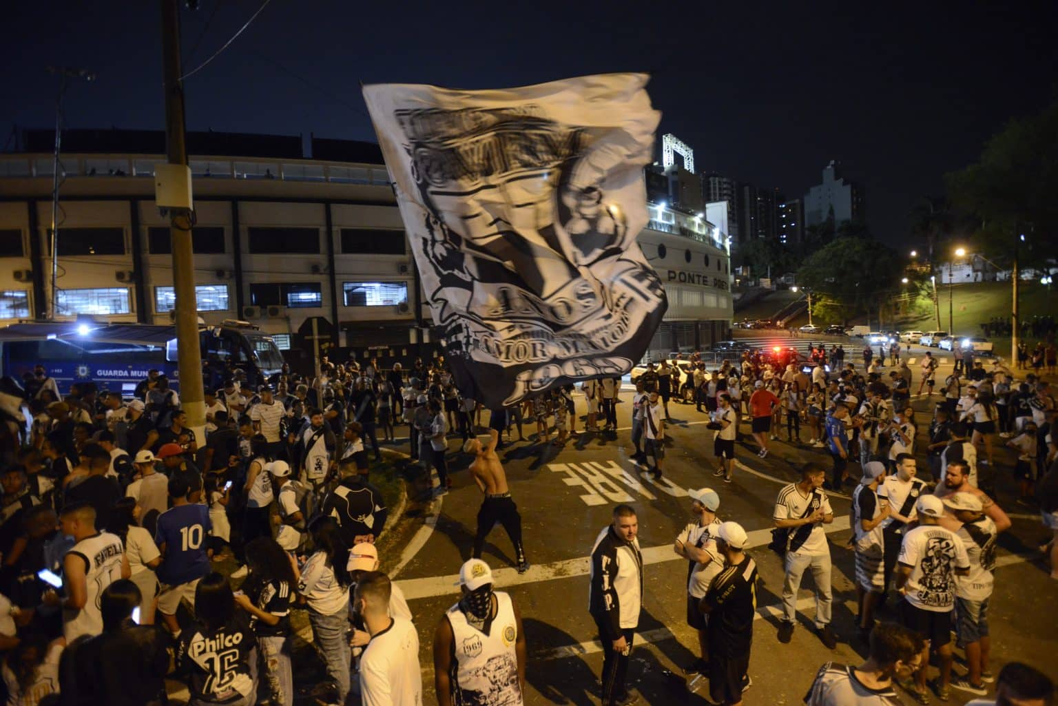 Festa da torcida da Ponte Preta est&aacute; formada! &Eacute; hora do time representar em campo !