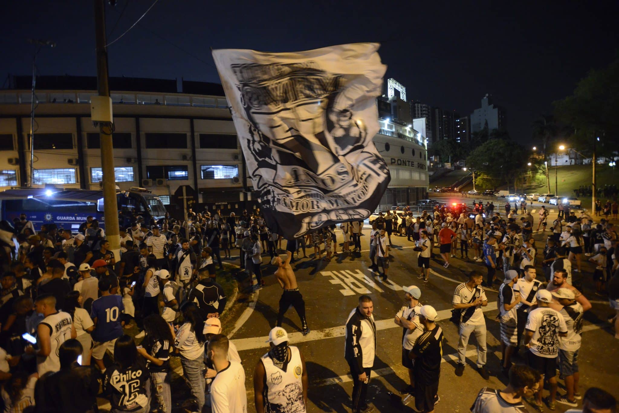 Festa da torcida da Ponte Preta est&aacute; formada! &Eacute; hora do time representar em campo !