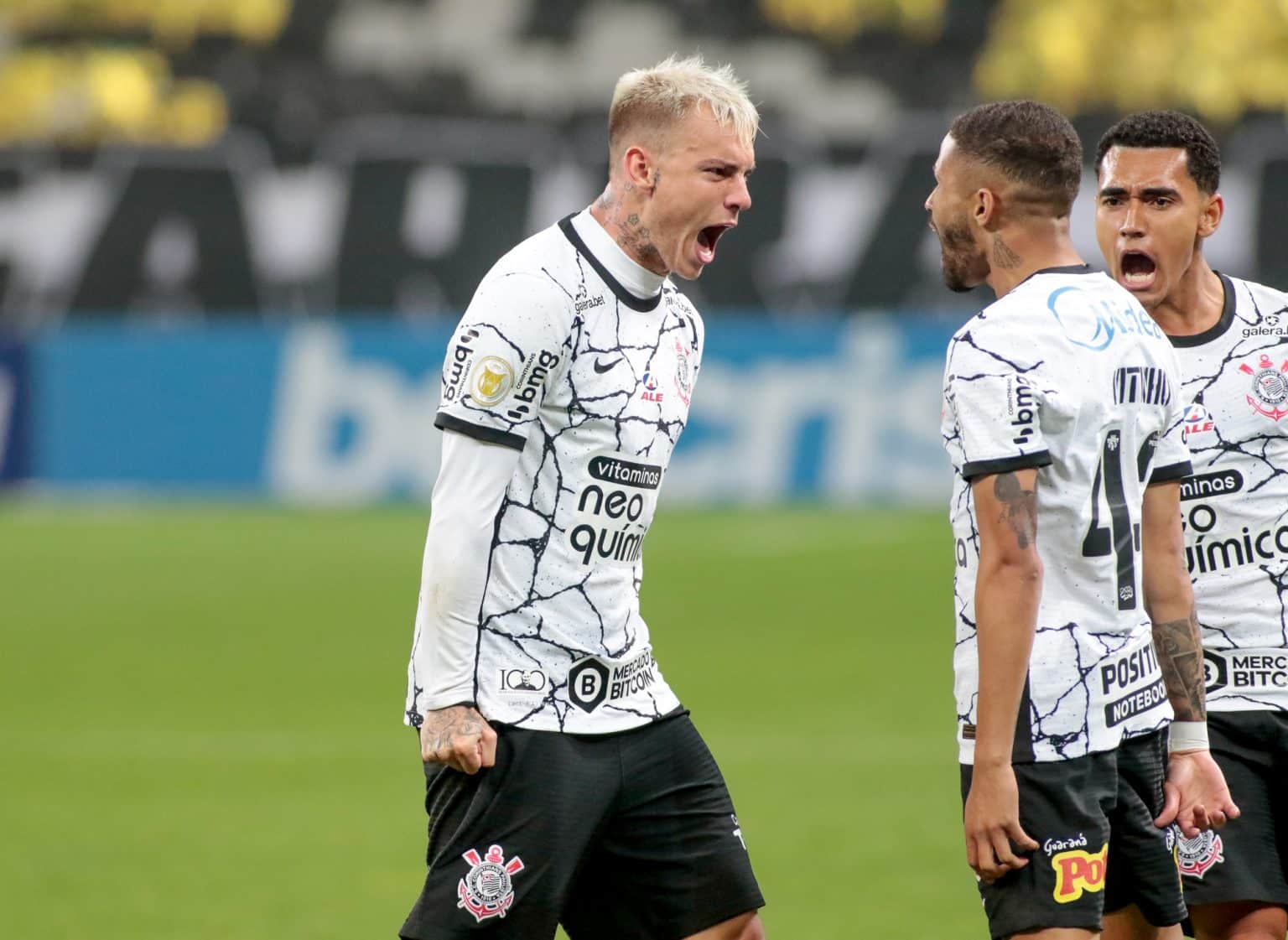 Sylvinho exalta o atacante R&oacute;ger Guedes: &ldquo;&Eacute; um grande atleta&rdquo;