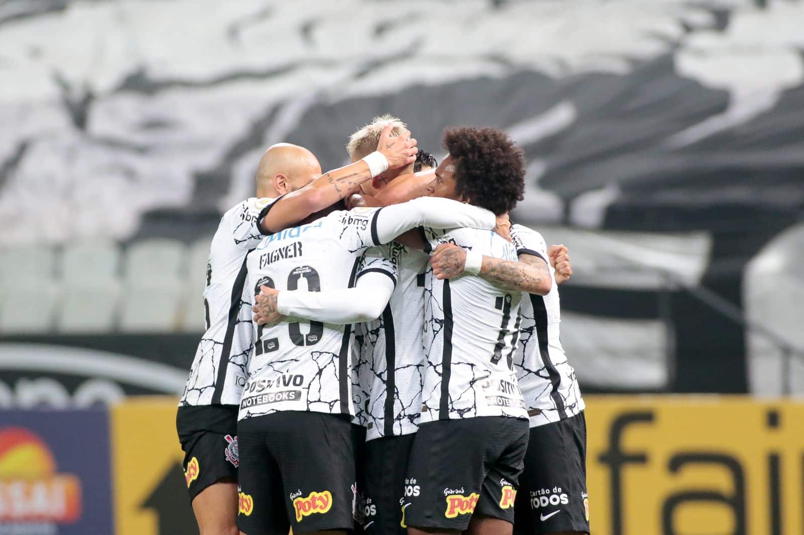 Sylvinho elogia partida contra o Palmeiras: “Jogo de muito bom nível”