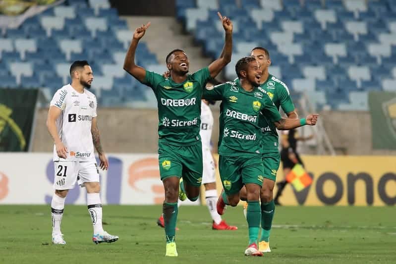 Destaque contra o Santos, Jonatan Cafu destaca boa atua&ccedil;&atilde;o e celebra vit&oacute;ria do Cuiab&aacute;