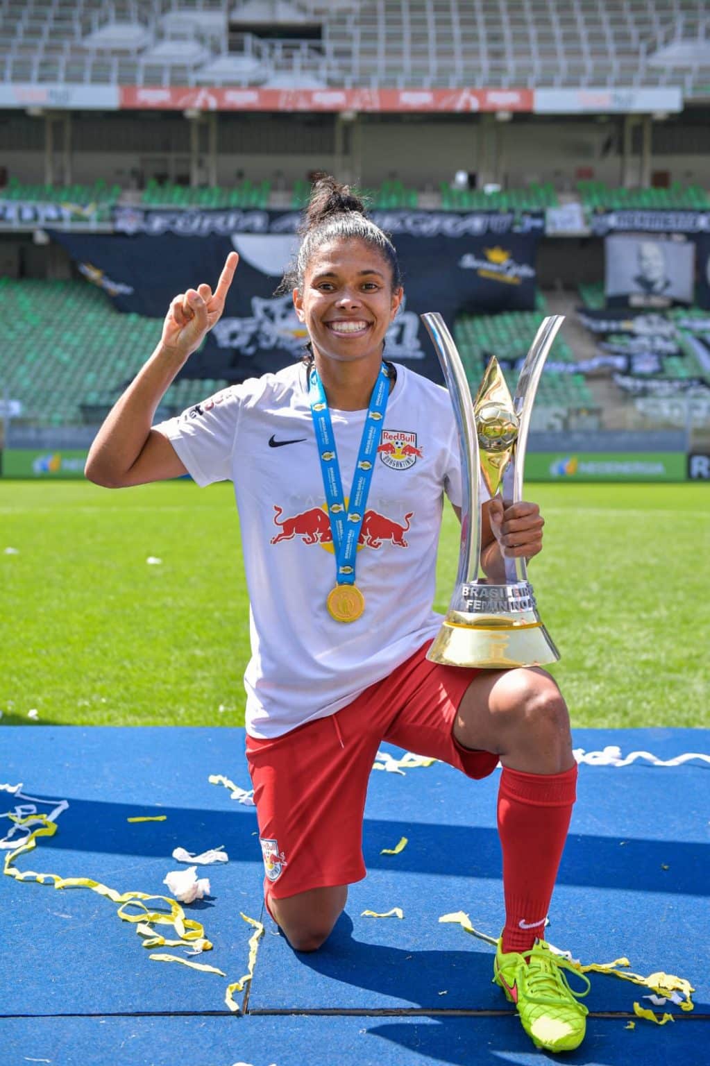 Isabela afirma que t&iacute;tulo veio premiar o trabalho do grupo no Brasileiro A-2