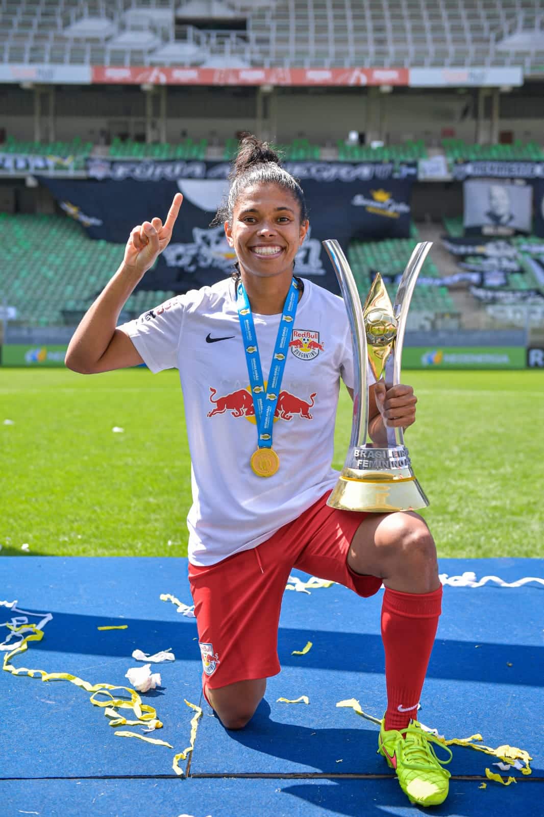 Isabela afirma que título veio premiar o trabalho do grupo no Brasileiro A-2