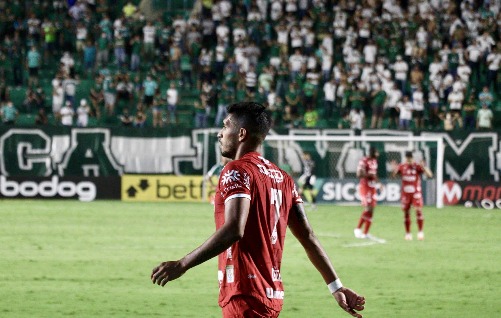 Opini&atilde;o: Pedro J&uacute;nior briga por titularidade no Vila Nova