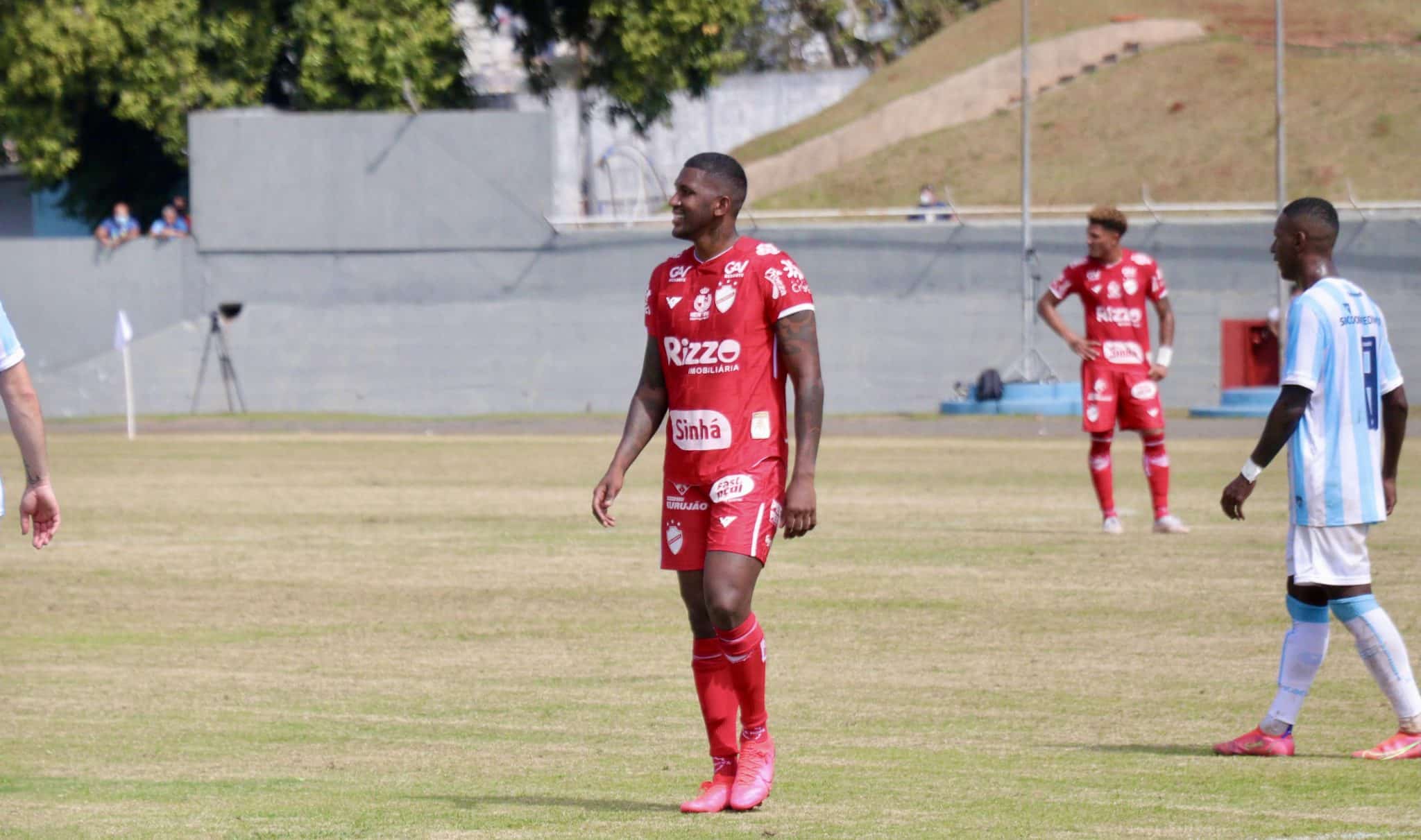 Vila Nova rompe com atacante