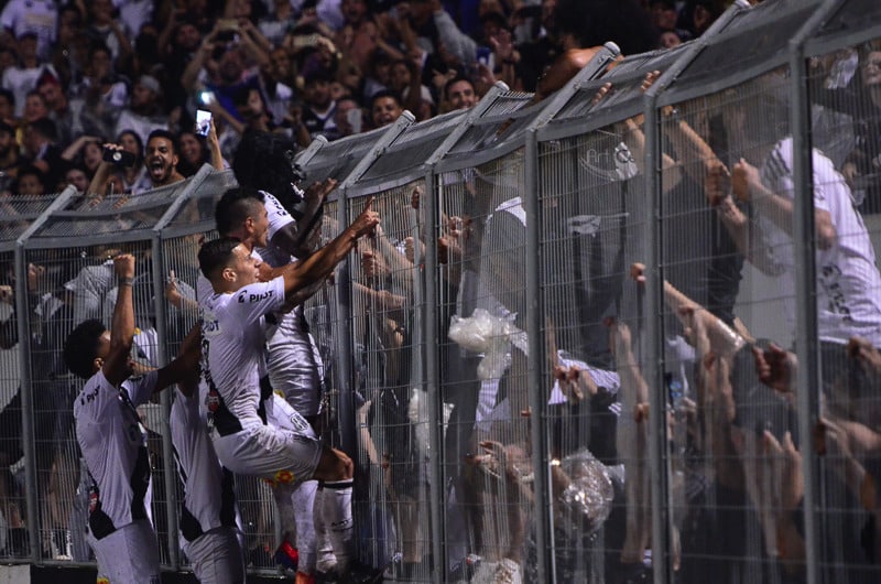 Volta do p&uacute;blico aos est&aacute;dios: &Eacute; a hora?