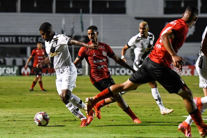 Craque que fala? Marcos Jr fala sobre titularidade na Ponte Preta