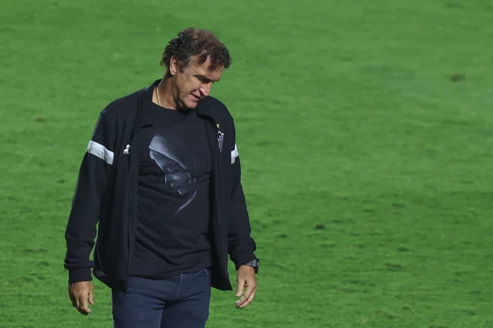 Cuca reclama do adiamento das partidas do Galo no Brasileir&atilde;o