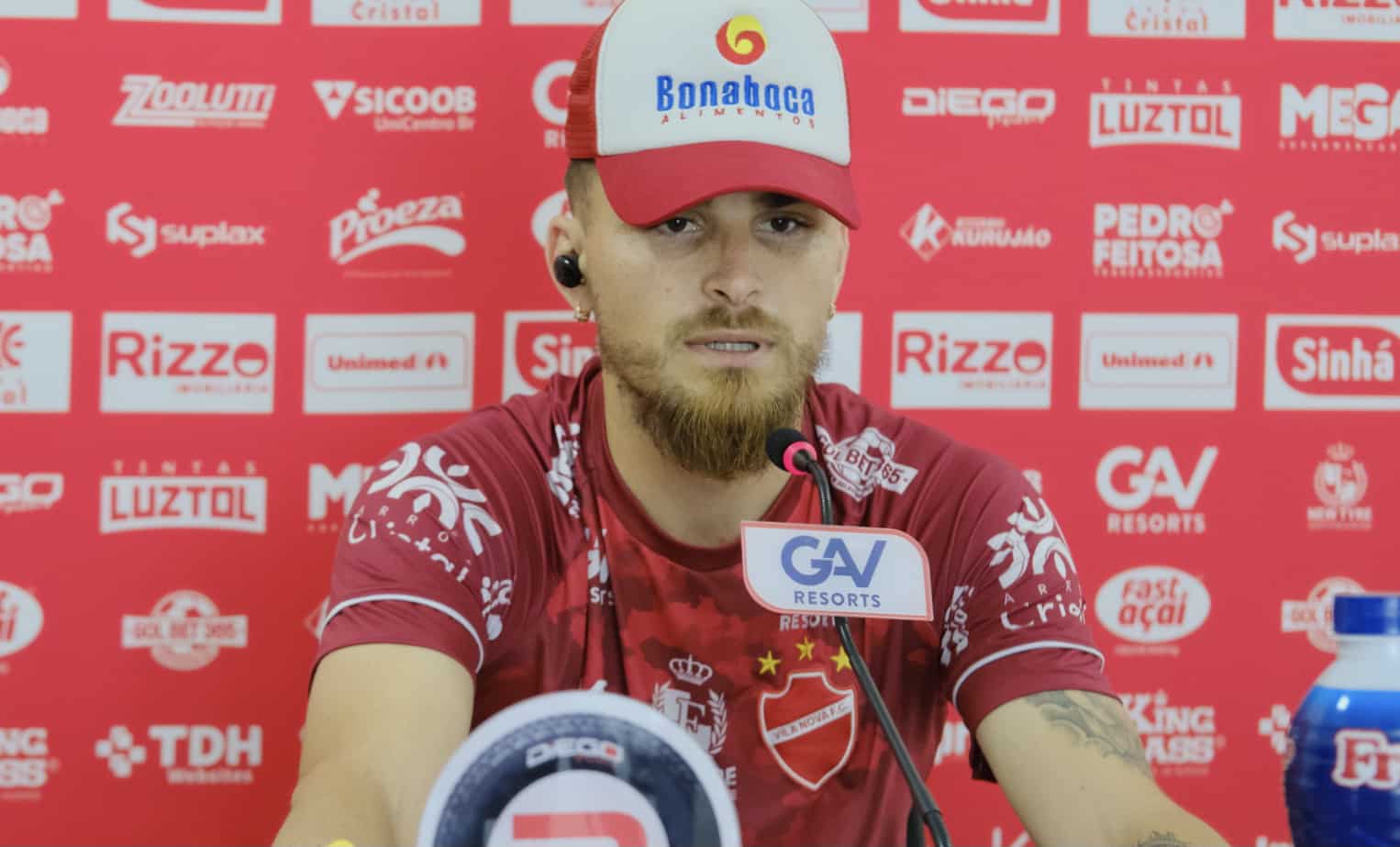 Vila Nova apresenta André Krobel