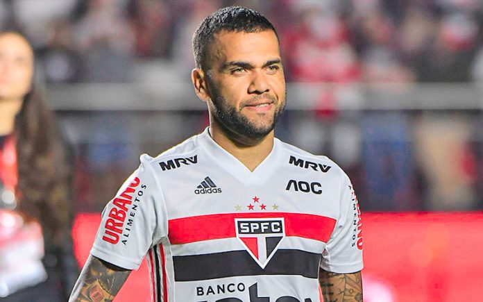 Daniel Alves no Flu? clube entra na briga pelo lateral