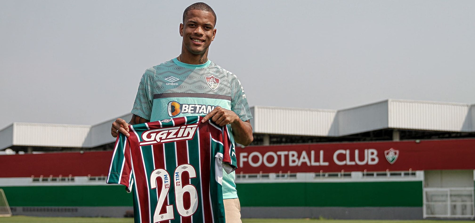 Atacante assina em definitivo com Fluminense