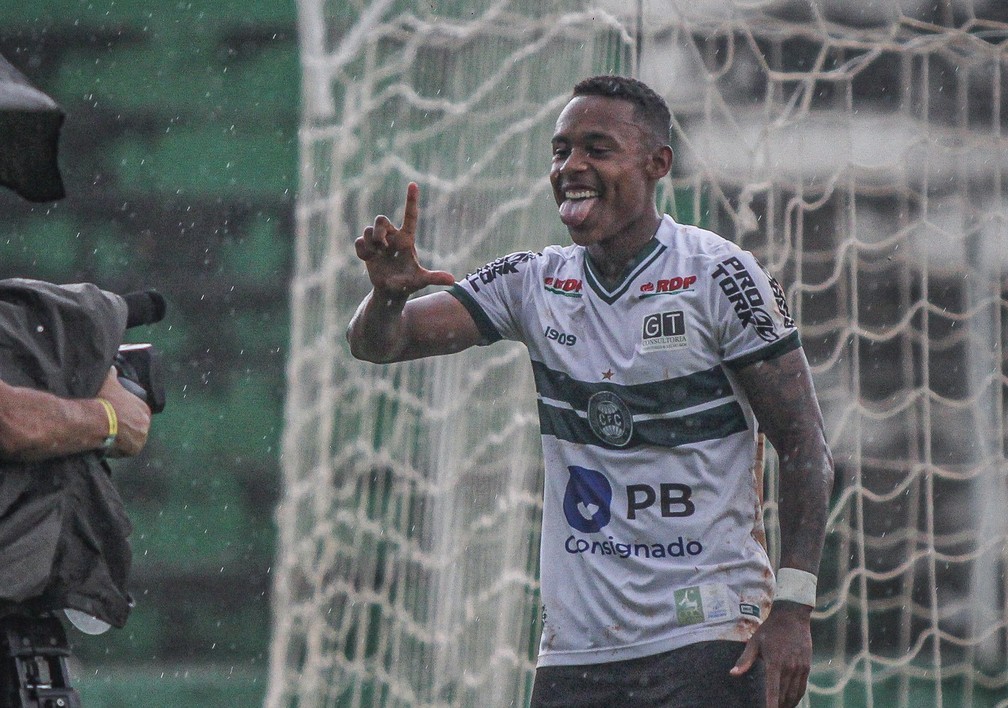 Igor Paix&atilde;o se firma no&nbsp;Coritiba&nbsp;e vira artilheiro na temporada&nbsp;