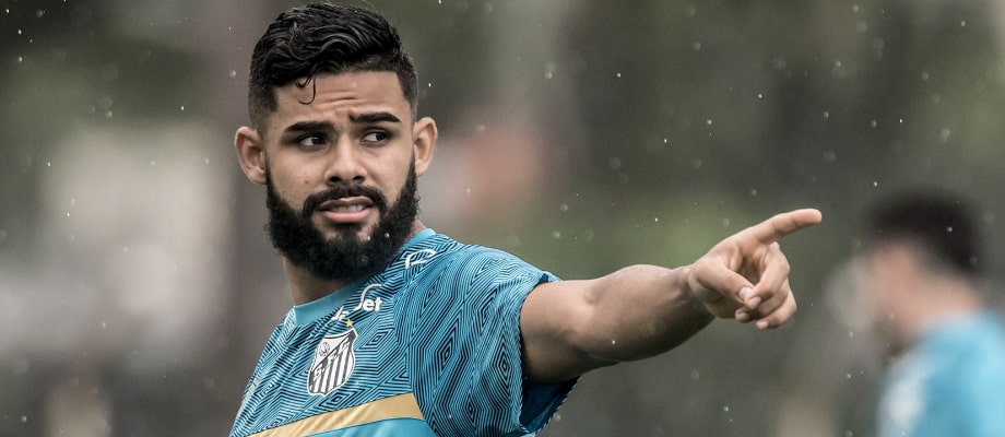 Felipe Jonatan revela incomodo momento do Santos: &ldquo;Eu, particularmente, estou indignado com a situa&ccedil;&atilde;o&rdquo;