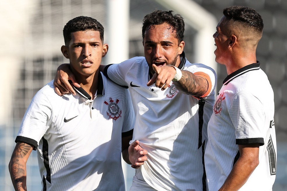 Brusque contrata tr&ecirc;s jogadores para o fim da S&eacute;rie B