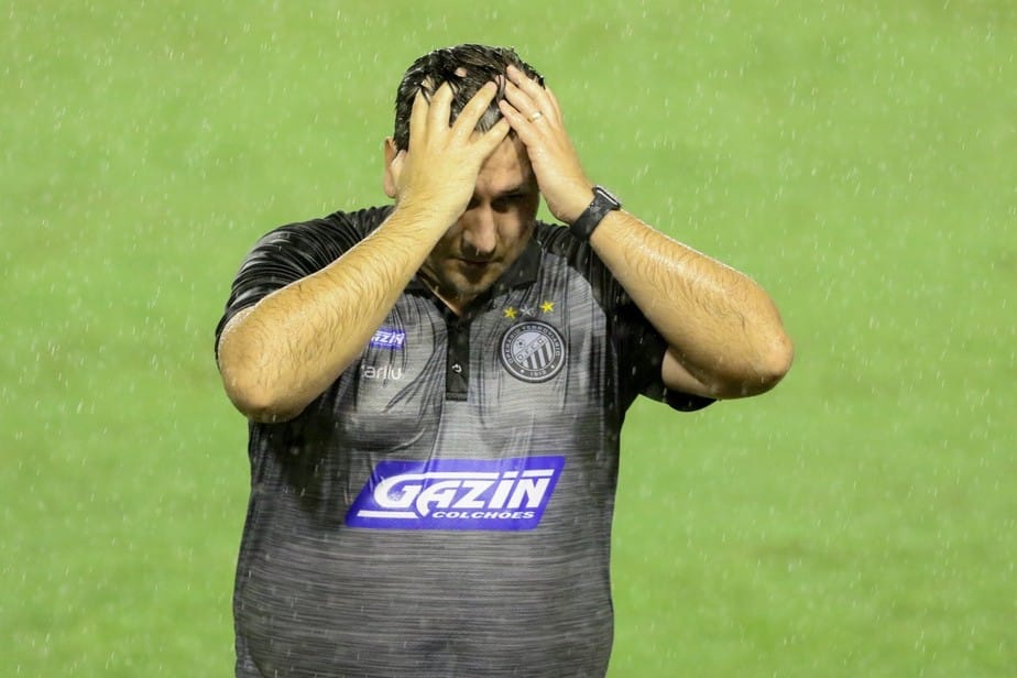 Oper&aacute;rio-PR anuncia a sa&iacute;da de Matheus Costa