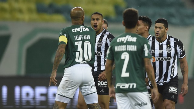 Sem pol&ecirc;micas: Hulk comenta irrita&ccedil;&atilde;o ao ser substitu&iacute;do