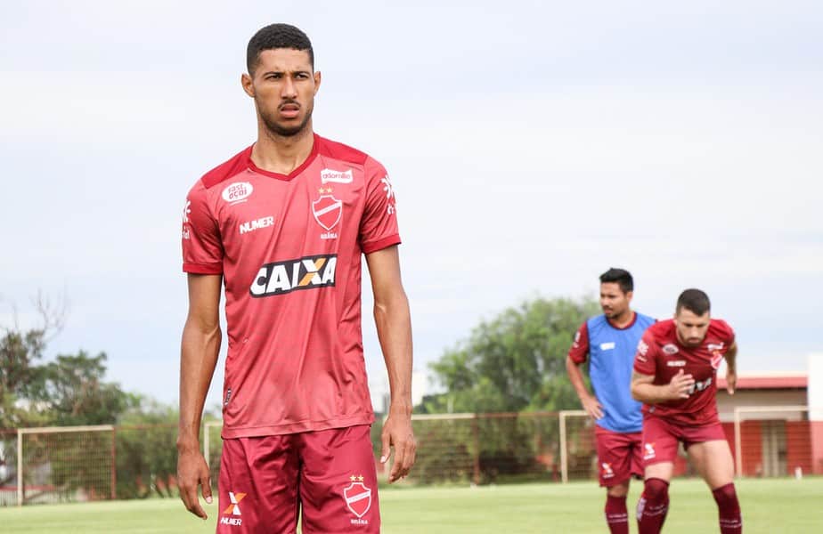 Rafael Silva aparece no BID e pode reestrear pelo Vila Nova